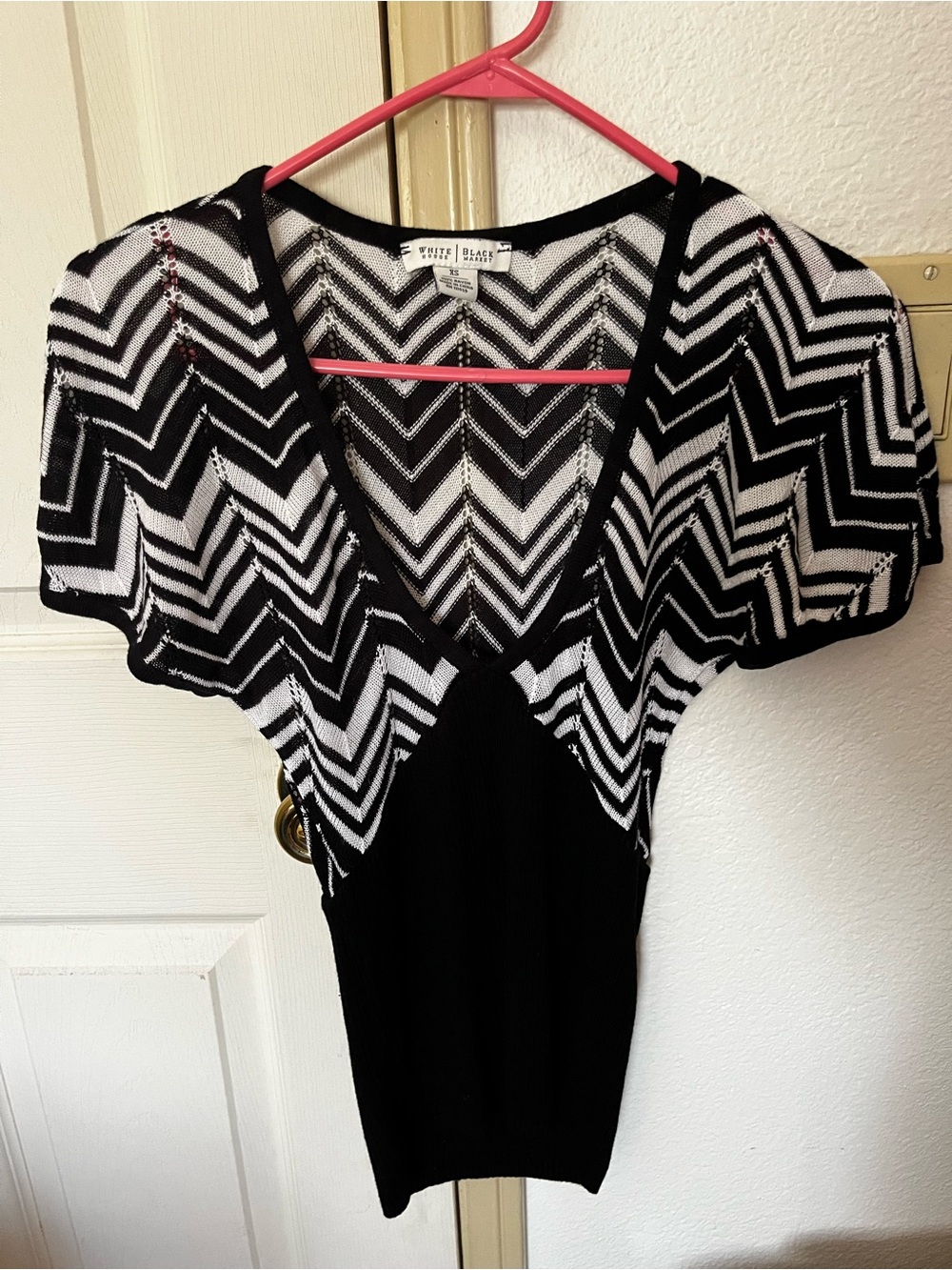 Vintage White House Black Market Black and White Chevron V-Neck Sweater